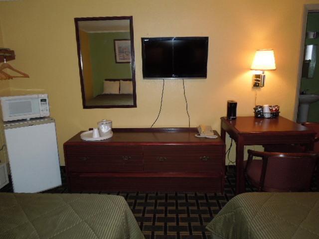 Boulevard Inn Amherst Room photo